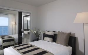ISLAND LUXURIOUS SUITES HOTEL 