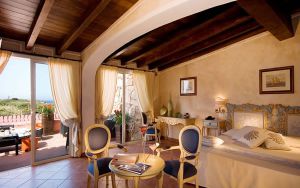 Colonna Beach Resort De Luxe