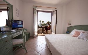 Cormoran Hotel & Residence