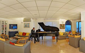 Weber Ambassador Hotel