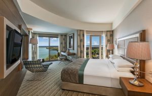 Corner Suite Swim Up Sea View
